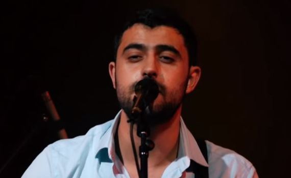 צפו: ישי ריבו בהופעה חיה "מקשה אחת זהב"