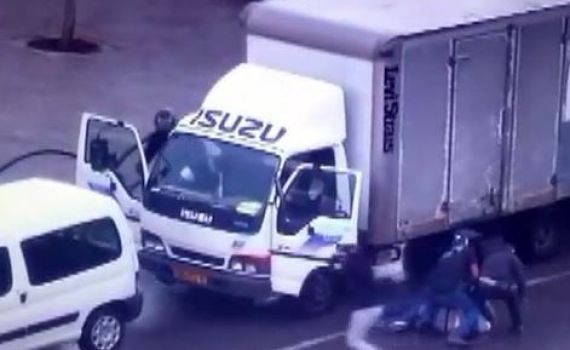 כמו בסרט: השוטרים לכדו את כנופיית הגנבים. צפו