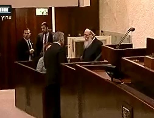 כך הגיב ליצמן לצ'פחה הקטנה שנתן לו לפיד. צפו