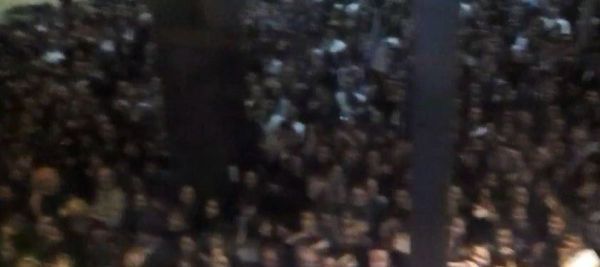 צפו באלפים בכניסה לחתונת שרה ואריאל