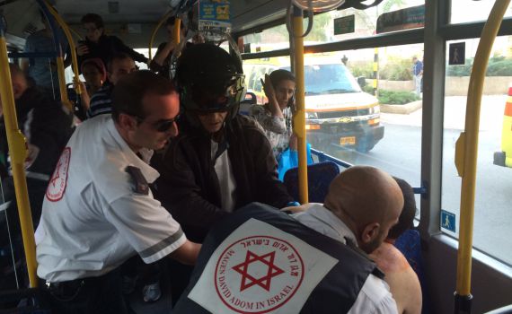 פיגוע בראשון לציון: בת 80 ובן 40 פצועים באורח קשה