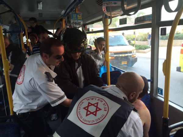 פיגוע בראשון לציון: בת 80 ובן 40 פצועים באורח קשה