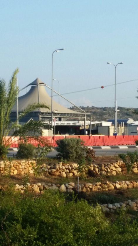 מחבלת שלפה סכין מהתיק, סירבה לעצור וחוסלה