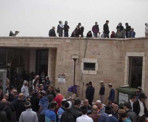 חשש לשפיכות דמים: המדינה ביקשה דחיית הריסת בית הכנסת