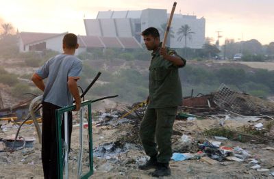 עשור לגירוש: אדמות גוש קטיף יימסרו לאנשי חמאס