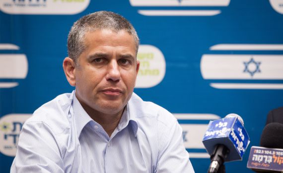 ינון מגל יצטרף למפלגת 'זהות'?