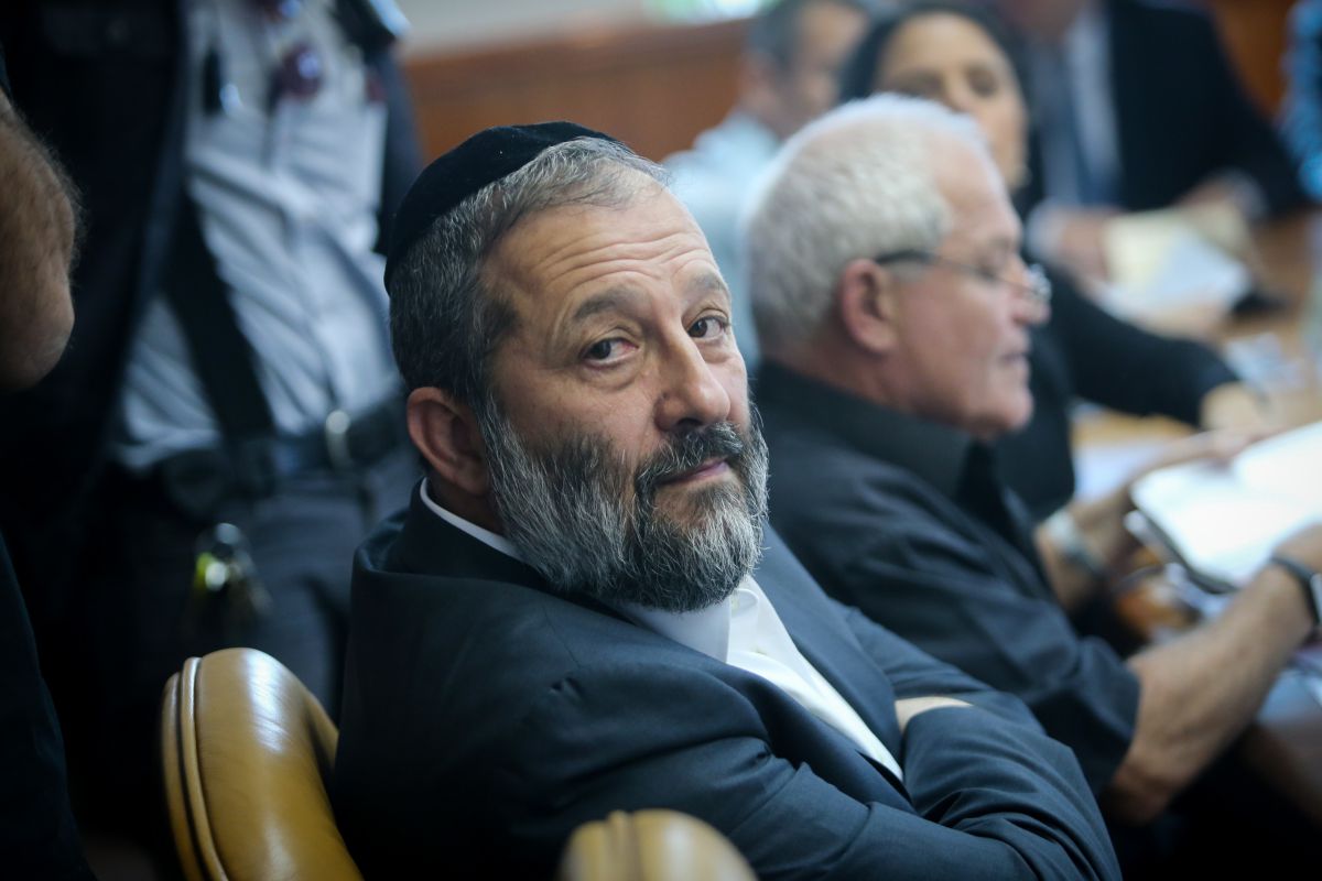 דרעי נגד הרכב ועדת השטרות: "אין מזרחיים"