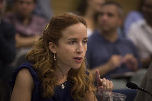 סתיו שפיר יוצאת להגנת מגורשי גוש קטיף: 'מביש'