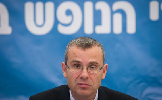 משתתפי ועידת השלום צועקים לשר לוין: 'גבלס'. צפו