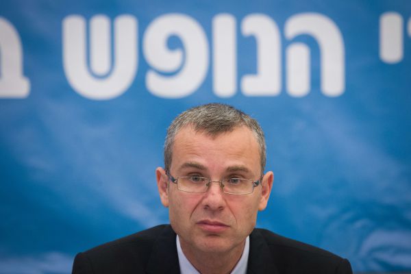 משתתפי ועידת השלום צועקים לשר לוין: 'גבלס'. צפו