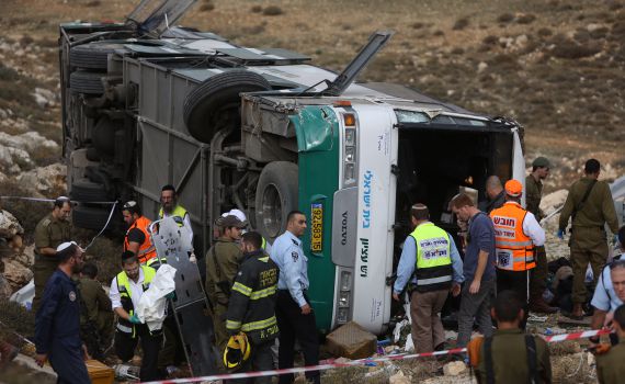אוטובוס החיילים התהפך: חיילת נהרגה ו-50 נפצעו