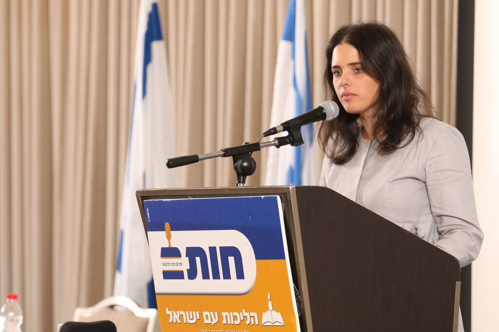 "בתי המשפט מתעלמים מהמשפט העברי"