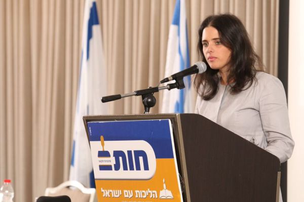 "בתי המשפט מתעלמים מהמשפט העברי"