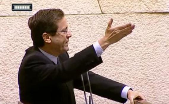 אדלשטיין סגר את הישיבה, הרצוג סירב לרדת; צפו