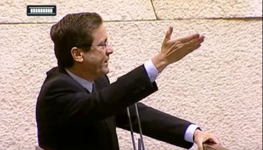 אדלשטיין סגר את הישיבה, הרצוג סירב לרדת; צפו