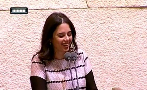 מה גרם לשקד להקרע מצחוק במהלך הנאום? צפו