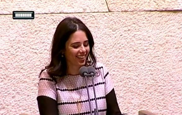 מה גרם לשקד להקרע מצחוק במהלך הנאום? צפו