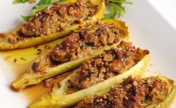 לחובבי הממולאים: סירות קישואים במילוי בשר