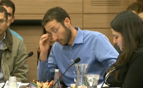 צפו: מה גרם לאיציק שמולי לפרוץ בבכי בכנסת