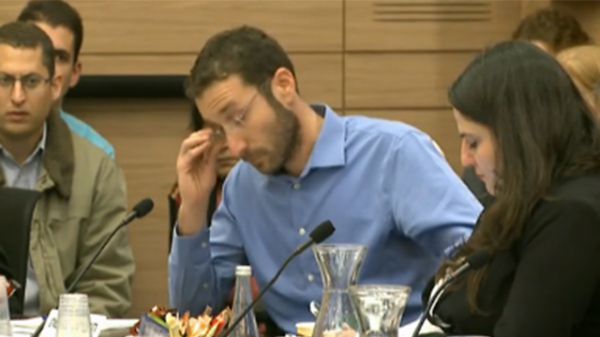 צפו: מה גרם לאיציק שמולי לפרוץ בבכי בכנסת