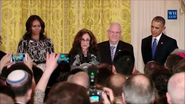 לא רק בנט: ריבלין הדליק נרות, רבה רפורמית ברכה