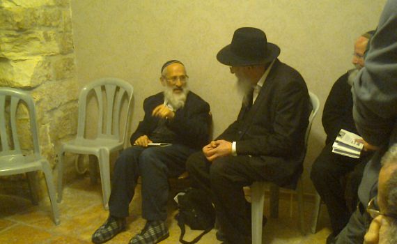 למרות ה'שבעה' עמד הרב אבינר לכבוד הרב טאו