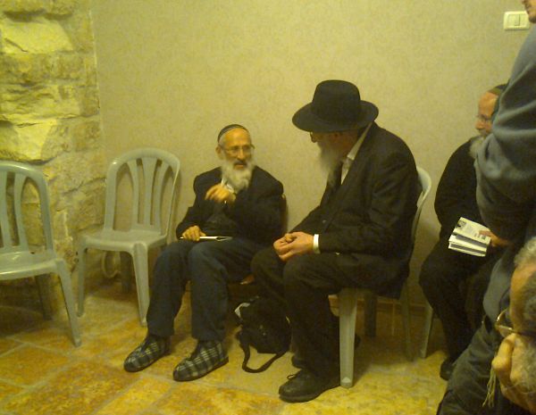 למרות ה'שבעה' עמד הרב אבינר לכבוד הרב טאו