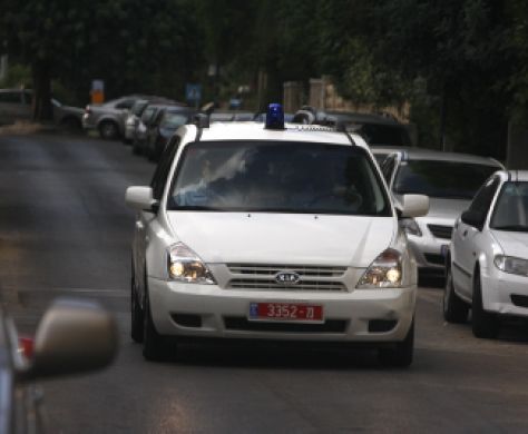 בכיר לשעבר בלשכת נתניהו נחקר ושוחרר למעצר בית