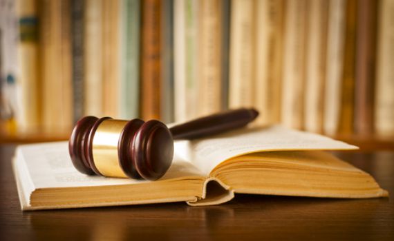 שו"ת: האם ההלכה מתירה להיות עורך דין?