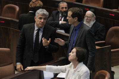 לפיד להרצוג: "בושה"; הרצוג: "משרת את ביבי"