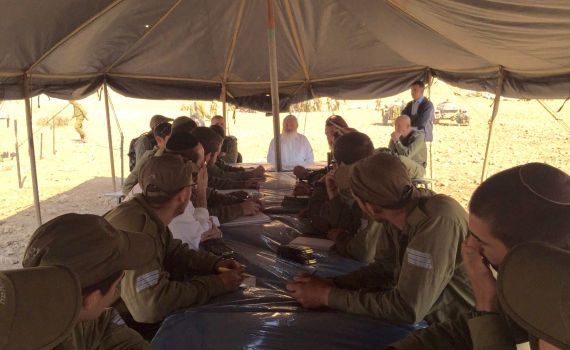 "מצוות 'עזרת ישראל מיד צר' מוטלת עליכם כעת"