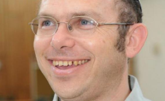 'באמונה' מנסים למזער נזקים: "המפיק מזרחי"