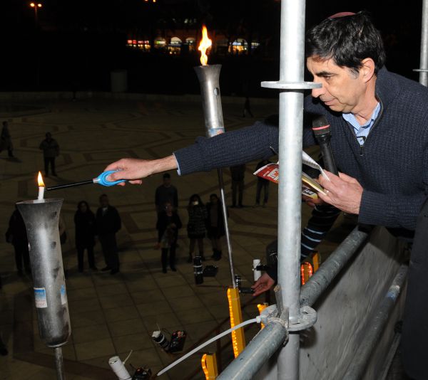 נר ראשון לזכרם של הדר ואורון הי"ד