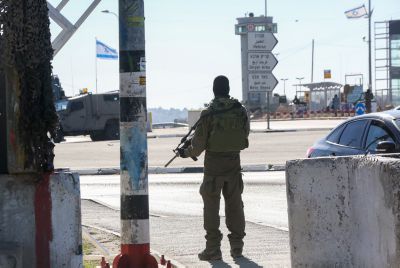 התלונן על פציעה ושוחרר בגלל "בעיות התנהגות"