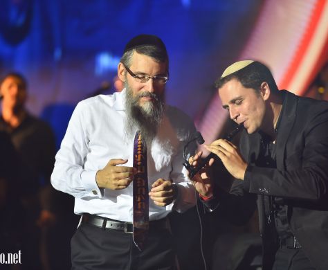 "אבא פתאום החל לשיר"; נס חנוכה של אברהם פריד