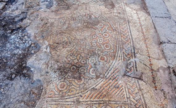 בראש העין נחשף פסיפס בן 1,500 שנה