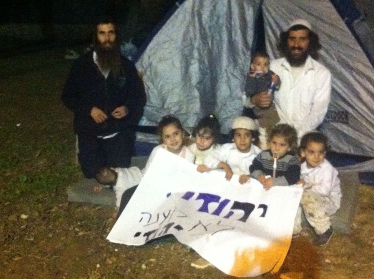 שבת באהל מול ביתו של בנט: "אחים לא מענים"