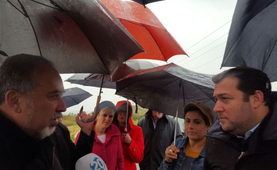 "אבא חטף כדור בגולגולת היה לו נס חנוכה". צפו