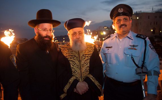 האזינו: המפכ"ל בהדלקת נרות חנוכה בכותל