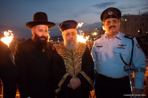 האזינו: המפכ"ל בהדלקת נרות חנוכה בכותל