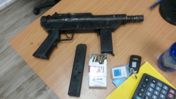 סוכן סמוי תפס נשק וסמים בלב מאה שערים