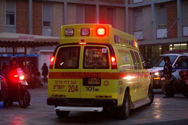 פיגוע דקירה באריאל; שני פצועים במקום