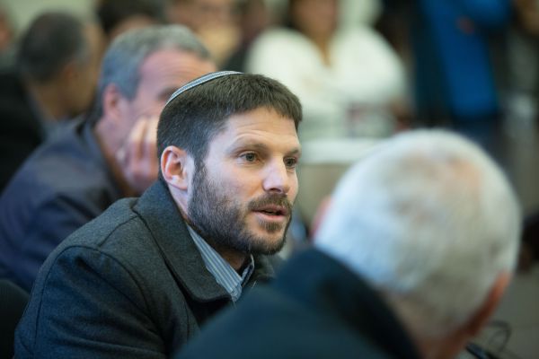 סמוטריץ' מכחיש את הדיווחים: "תומך בבנט"