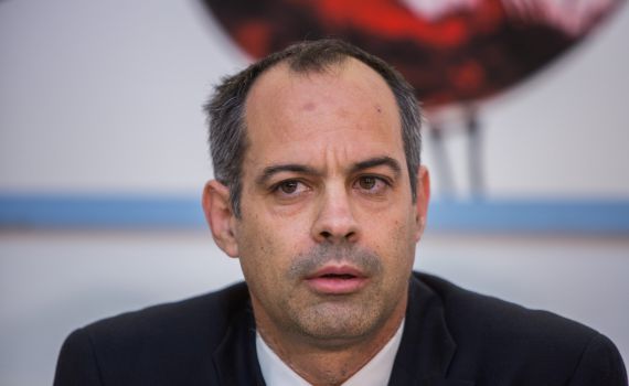 "בנט, בניגוד אליך שמעתי מה עשו לעצורים"