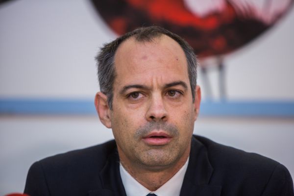 "בנט, בניגוד אליך שמעתי מה עשו לעצורים"