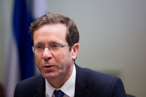 בוז'י עומד לצידו של נתניהו: "פוסט מסוכן"