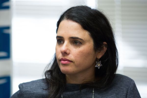 "לא היה נסיון התאבדות של אחד העצורים"