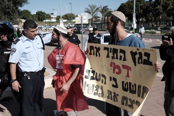 נזרי: "פגשתי את העצורים, מצבם הפיזי והנפשי תקין"