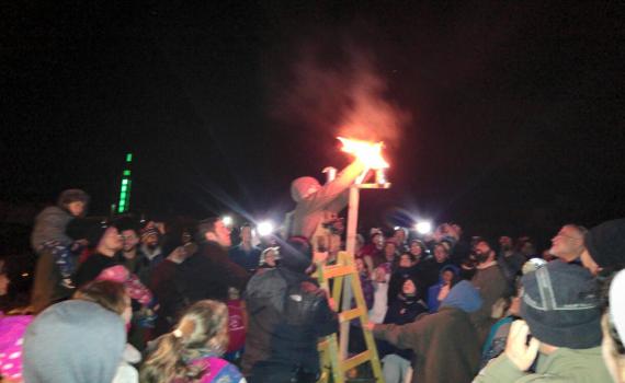 הדלקת נרות בבית צור במקום בו נצחו המכבים