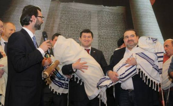 אוקראינה: אחרי 80 שנה בשבי הוחזרו ספרי התורה